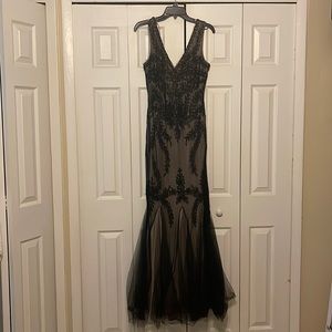 Cachet vintage style dress.